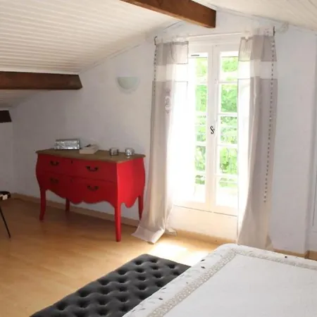 Charming With Superb Swimming Pool And Standing View